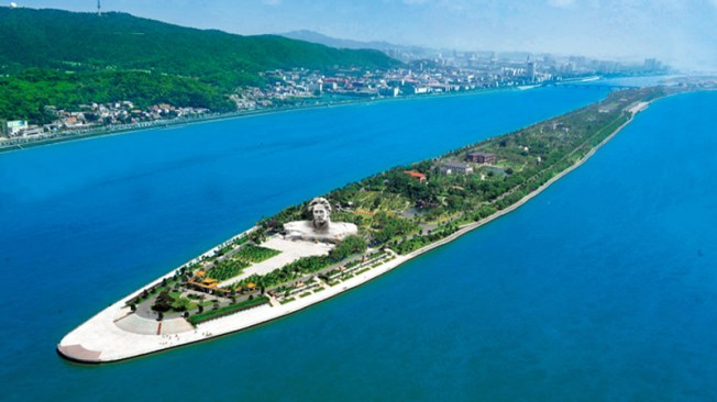 Great aerial view of the island from www.zhangjiajietourism.com